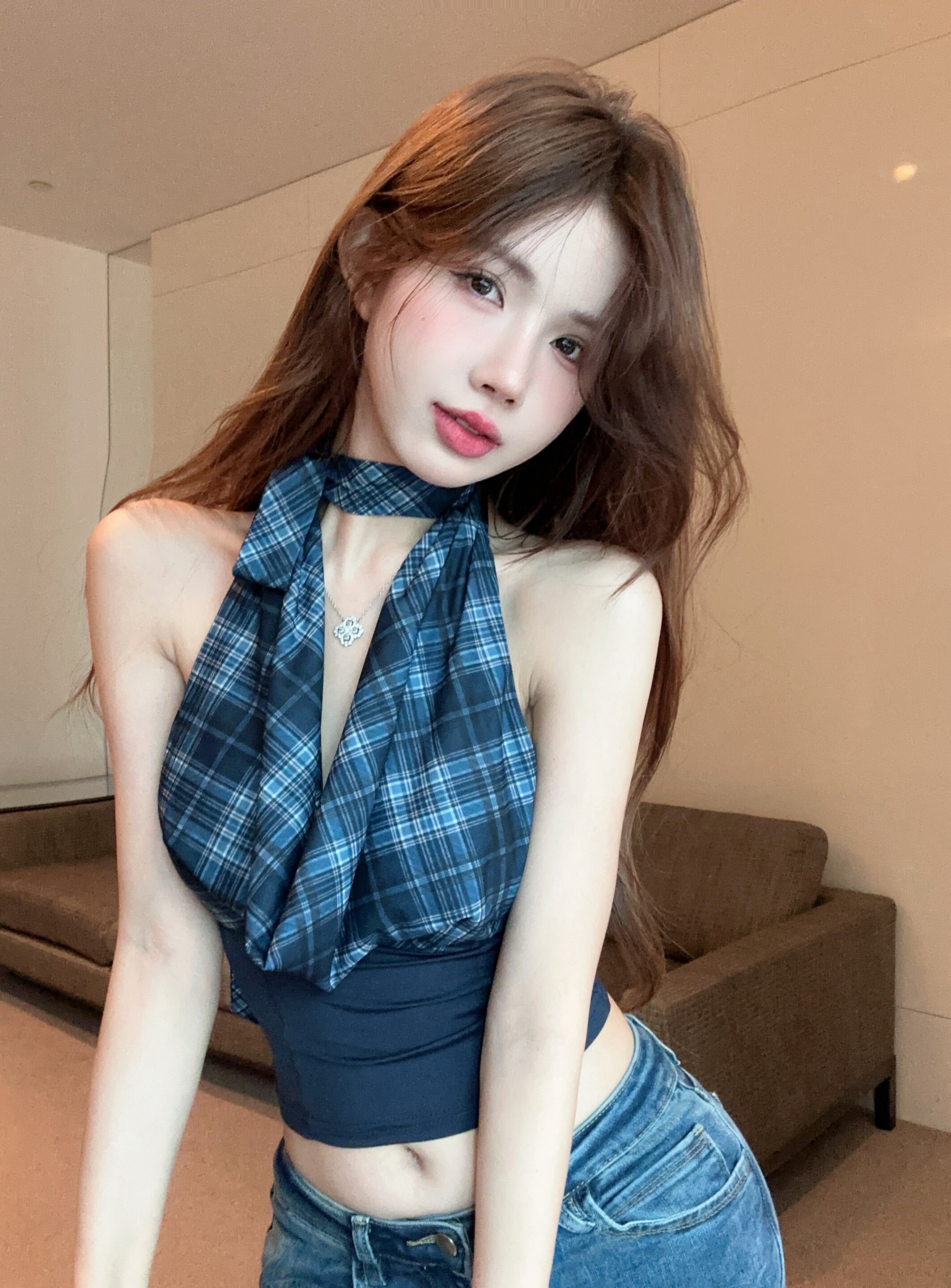 Actual shot of 2024 new retro swing collar halterneck strappy vest for women slim and slim backless hot girl top summer