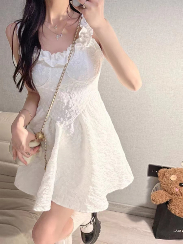 French gentle and pure lust suspender dress for women in summer, beautiful and sweet princess style white dress with niche design