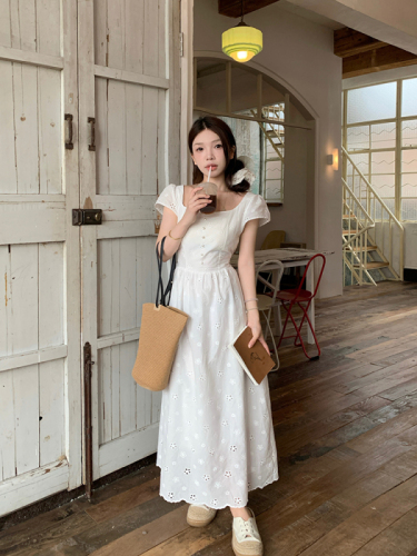 Actual shot of a gentle French-style square-neck dress with a slim waist and a simple long skirt