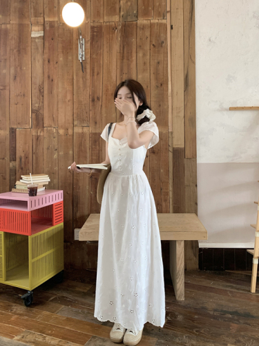 Actual shot of a gentle French-style square-neck dress with a slim waist and a simple long skirt