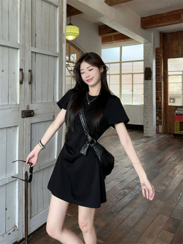 Actual shot: Summer new style round neck short-sleeved dress for women over the knee, casual waist-cinching solid color A-line skirt