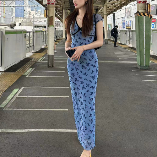 Tea break French blue v-neck floral dress for women summer 2024 new style high-end slim hip-covering long skirt