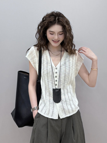 Design niche hollow cardigan women's summer temperament short-sleeved linen sweater V-neck casual slimming top