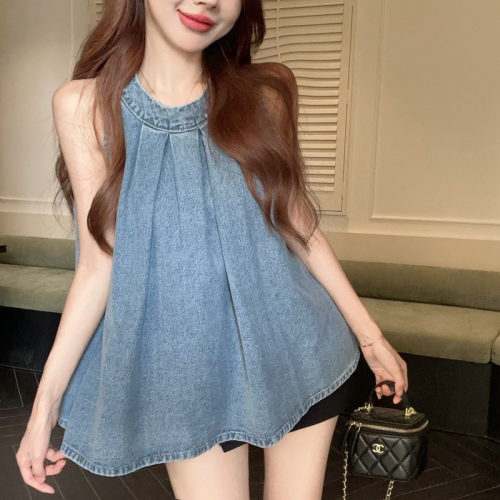 Real shot of retro pleated sleeveless vest for women with Korean style loose and age-reducing chic halterneck top