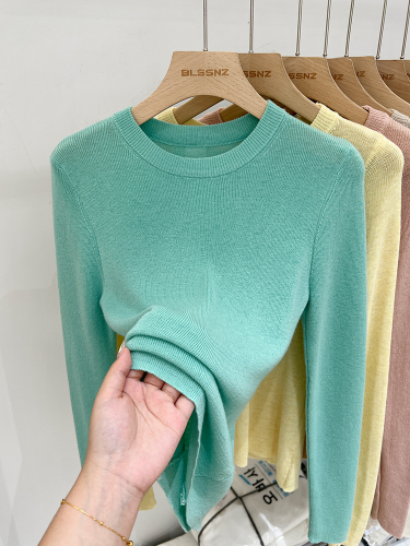 Green Long-Sleeve Knit T-shirt for Women - Summer Top 2024 New Simple and Versatile Square Shoulder Base Shirt for Women - Thin Version
