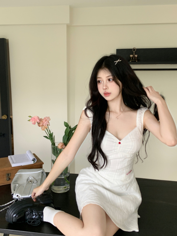 Actual shot and real price embroidered American hottie style one-shoulder dress slim and pure lust high-end suspender skirt