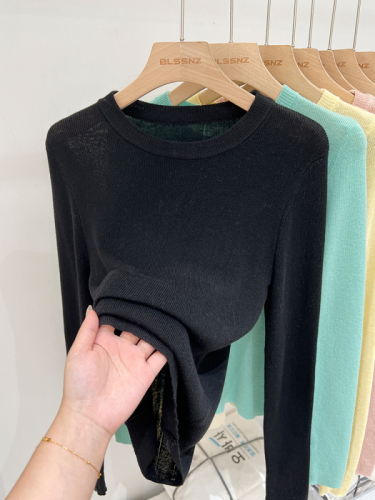 Green Long-Sleeve Knit T-shirt for Women - Summer Top 2024 New Simple and Versatile Square Shoulder Base Shirt for Women - Thin Version