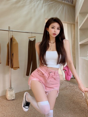 Real shot!  Fashionable ins sexy pink denim hot pants with irregular temperament and trendy cut-off shorts