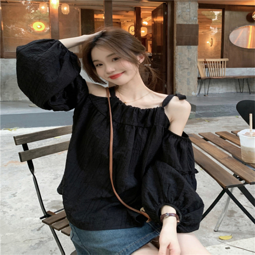 Wrinkled textured off-shoulder suspender French shirt for women summer 2024 new loose short sun protection versatile top