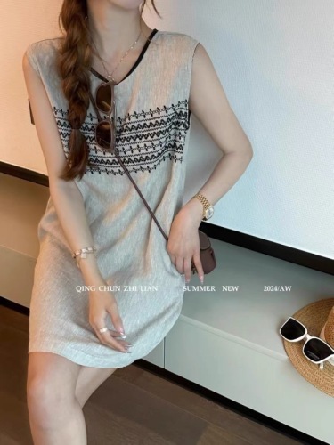 Girlfriends' outfit, round neck linen sleeveless dress, women's European summer new Korean style slimming casual dress trend