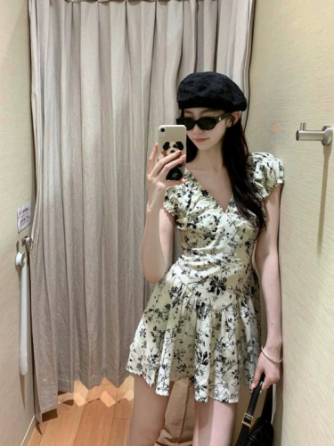 French retro V-neck sleeveless floral dress for women, waist-cinching temperament, high-end hot girl vacation short skirt for summer