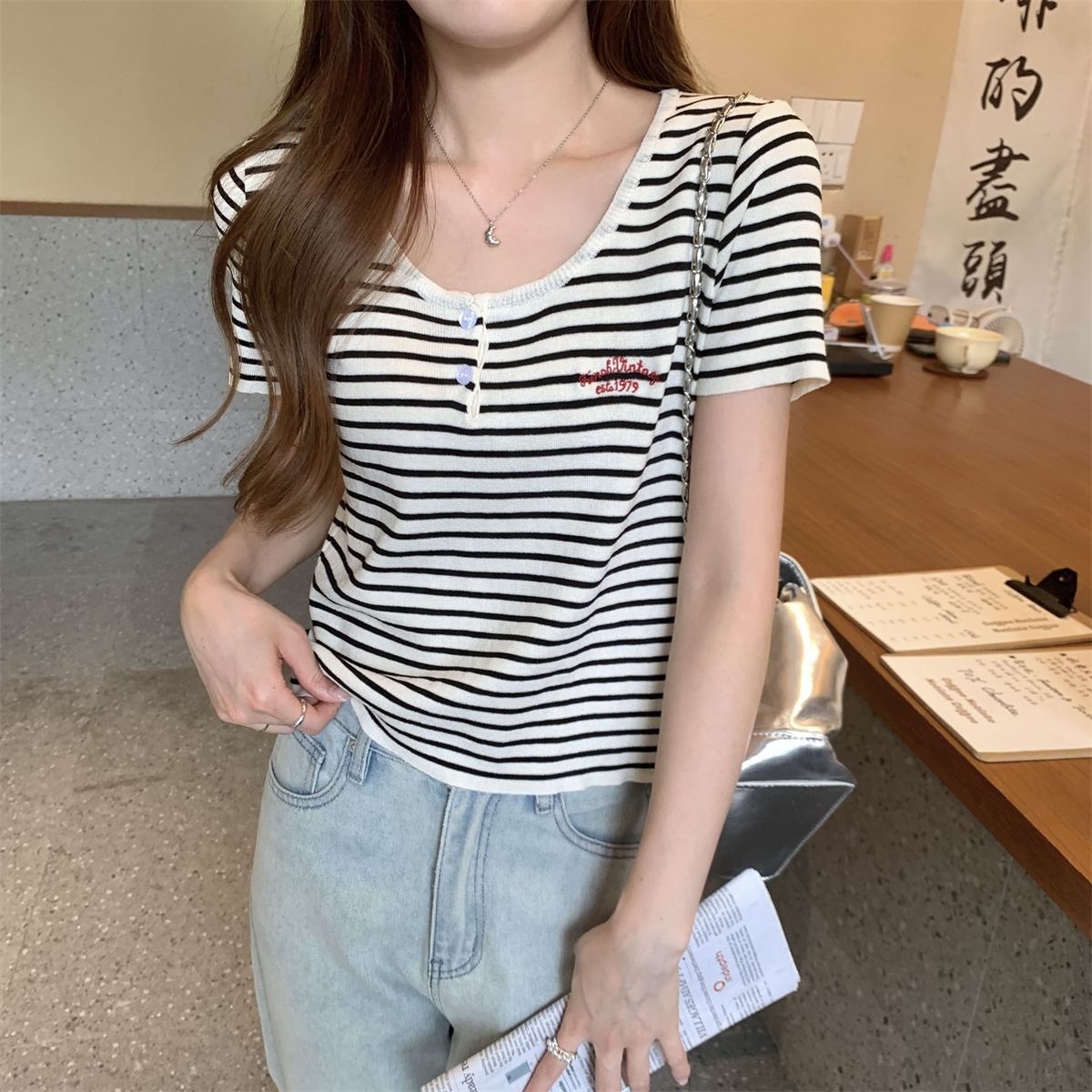 實拍 夏季韓版圓領撞色條紋紐扣字母刺繡百搭針織衫短袖上衣