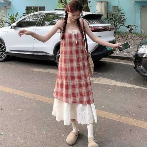 Super good-looking and slim fake two-piece spliced ​​red plaid suspender skirt for women summer 2024 new loose little dress