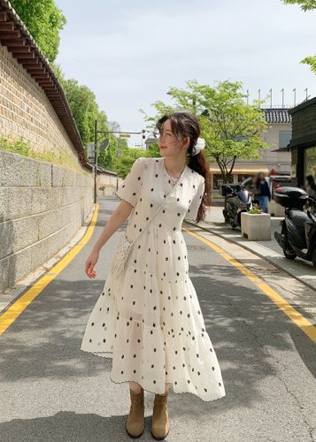 Sweet round neck puff sleeve dress