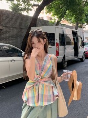 Actual shot of niche contrasting color plaid V-neck twist, pinch waist, slimming sleeveless suspender belt with a sense of design
