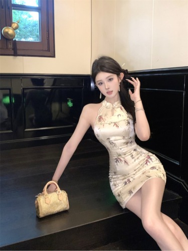 Real shot of hot girl’s improved cheongsam dress, slim fit and short style