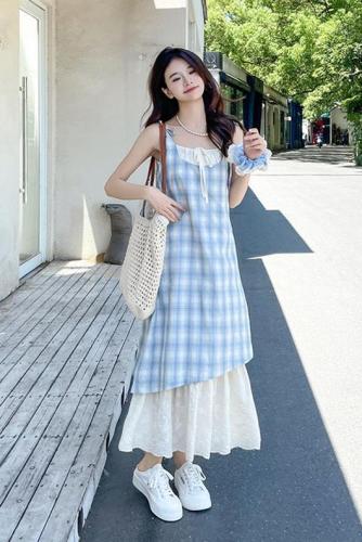 Blue plaid suspender skirt dress 2024 new summer women's fake two-piece stitching lace niche design long skirt