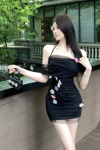 Real shot of hot girl’s slim-fitting and hip-hugging short mesh dress