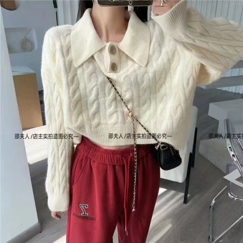 Sweater manufacturer is launching 2024 version of Xiaoxiangfeng autumn style age-reducing clothing Hepburn style sweater for women