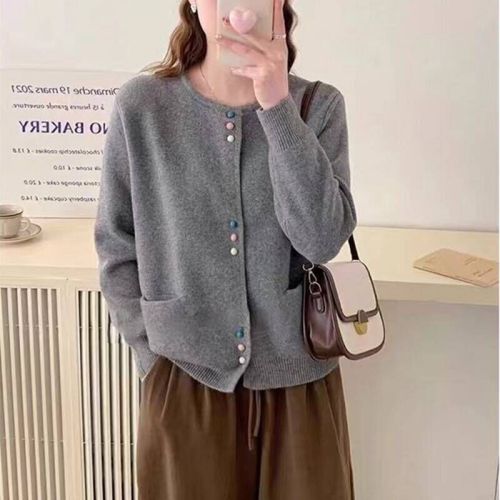 2024 Spring and Autumn New Style Western Style Knitted Sweater Cardigan Women's Korean Style Casual Three-Color Button Design Small Sweater