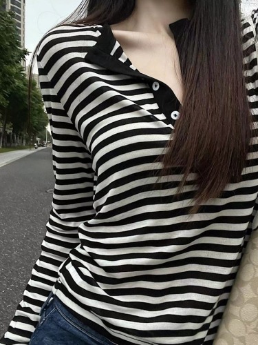 Real shot of Tencel soft, skin-friendly, breathable, black and white striped slim fit inner layering shirt, early autumn long-sleeved T-shirt for women