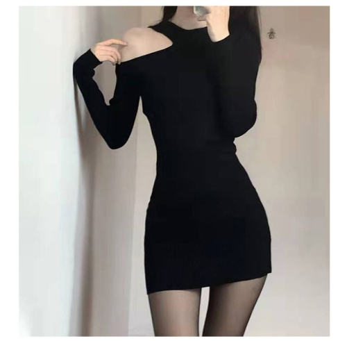 Slim-fitting hip-hugging dress, off-shoulder dress, 2024 new tight-fitting women's clothing, European and American hot girl skirt, pure lust, sweet and spicy style