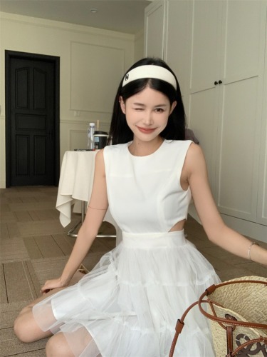 Real shot!  Hepburn style new summer style sweet and super fairy sleeveless top slimming mesh tutu skirt