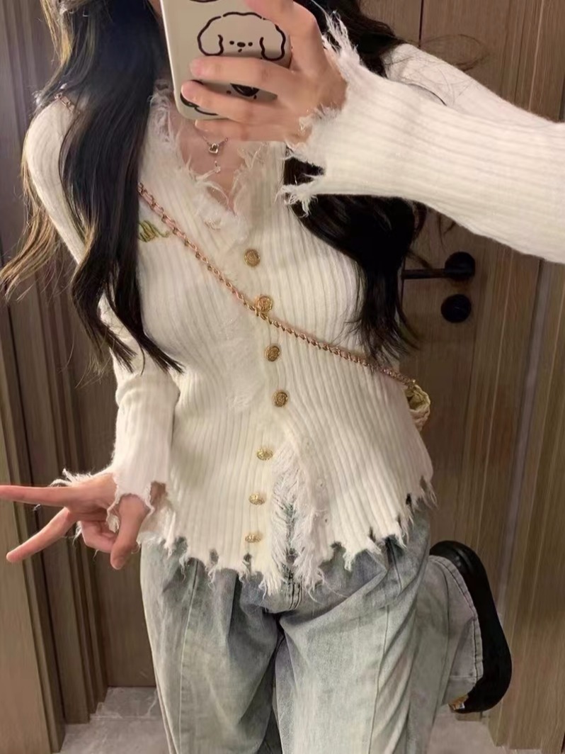 法式白色新款V領毛衣修身顯瘦坑條加厚毛邊設計感針織開衫女秋潮