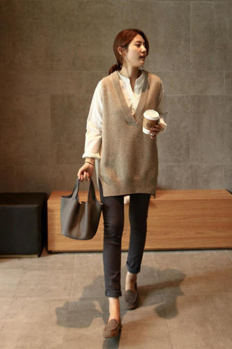 Autumn new fashion Hong Kong chic loose pullover V-neck sweater women's sleeveless vest knitted vest trend