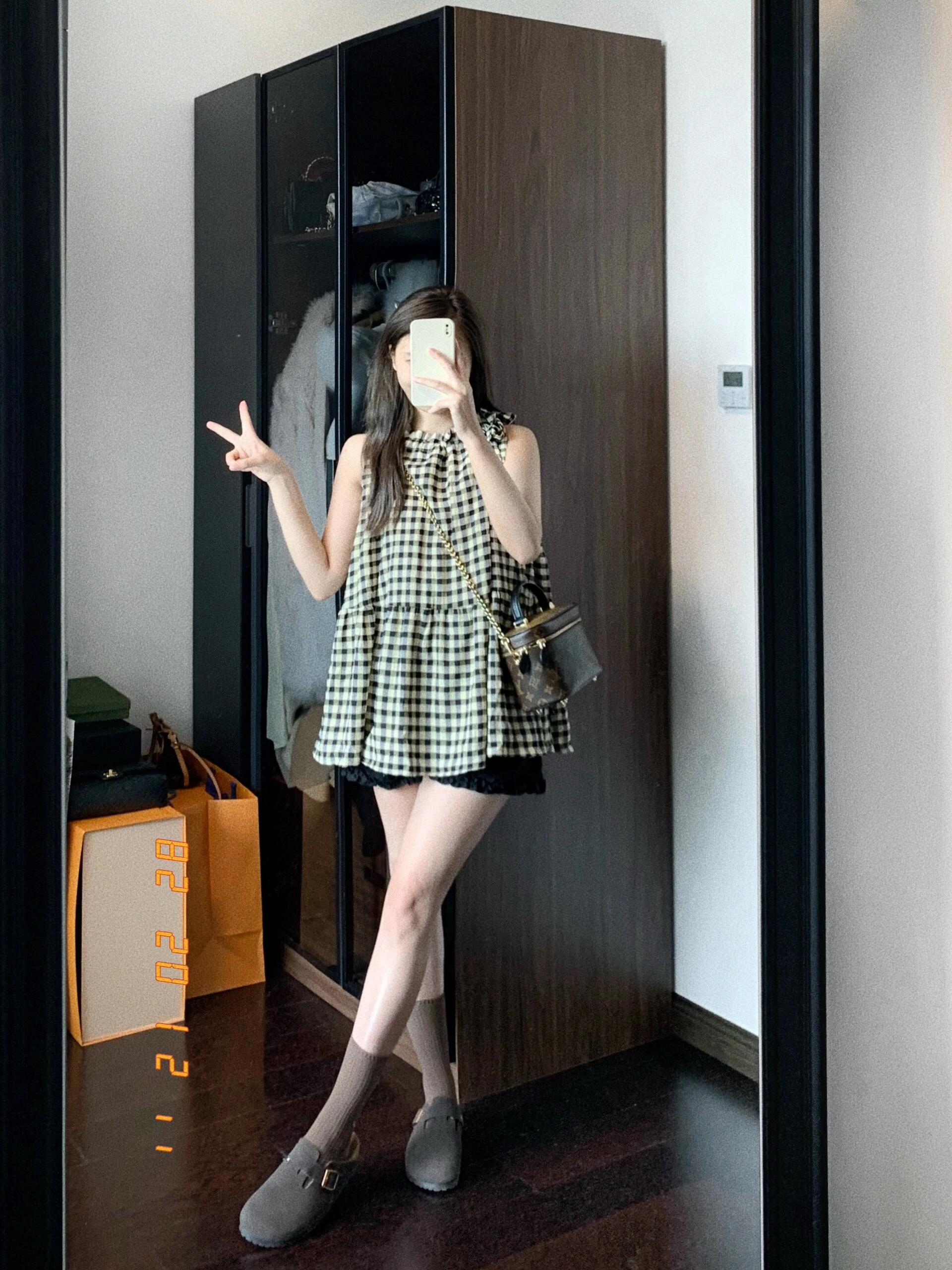 Halter neck thin strap bow plaid vest for women summer retro French sleeveless loose design trendy niche top