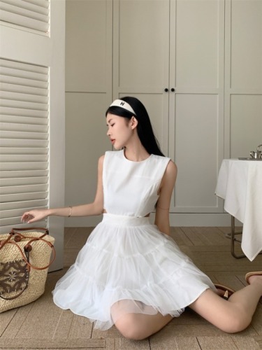 Real shot!  Hepburn style new summer style sweet and super fairy sleeveless top slimming mesh tutu skirt