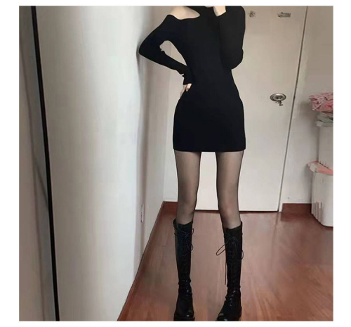 Slim-fitting hip-hugging dress, off-shoulder dress, 2024 new tight-fitting women's clothing, European and American hot girl skirt, pure lust, sweet and spicy style