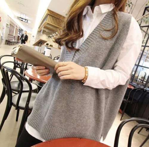 Autumn new fashion Hong Kong chic loose pullover V-neck sweater women's sleeveless vest knitted vest trend