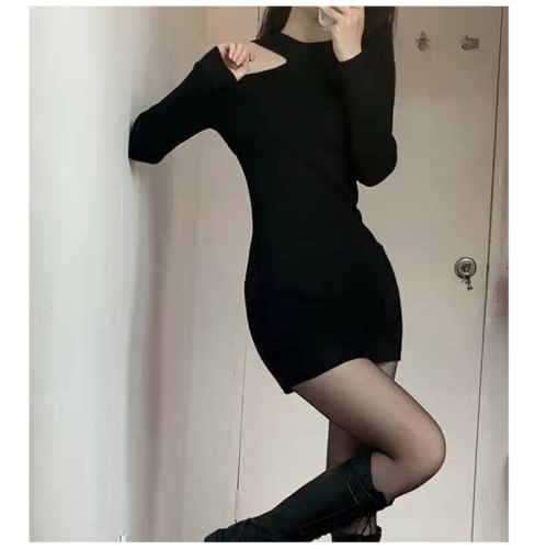 Slim-fitting hip-hugging dress, off-shoulder dress, 2024 new tight-fitting women's clothing, European and American hot girl skirt, pure lust, sweet and spicy style