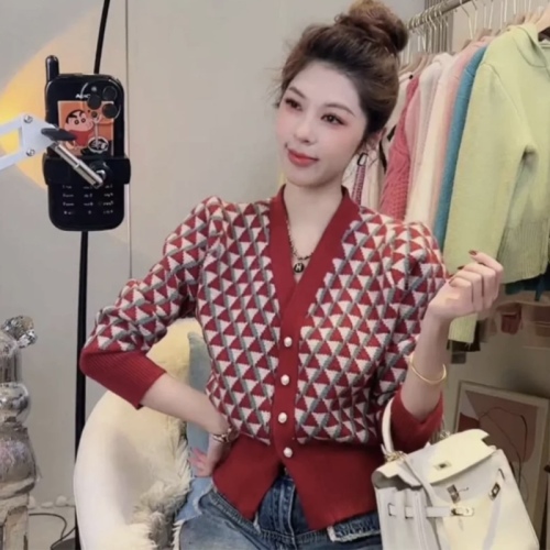 Design niche short knitted cardigan sweater for women 2024 new chic tops and jackets spring and autumn