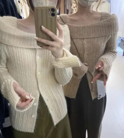 One-shoulder bottoming shirt for women with sweater hot girl knitted cardigan 2024 new early spring high-end top