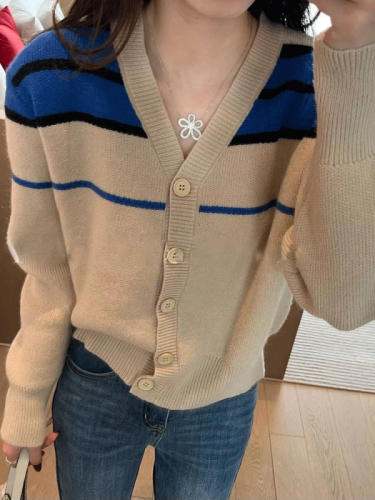 Autumn small fragrance V-neck cardigan knitted jacket for women 2024 early spring new top fashionable spring top