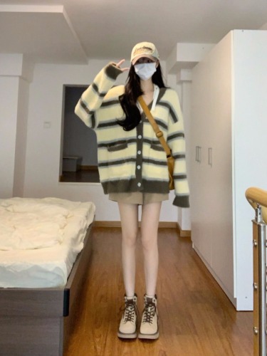 College style striped v-neck sweater jacket for women in autumn and winter new style lazy soft waxy design niche knitted cardigan