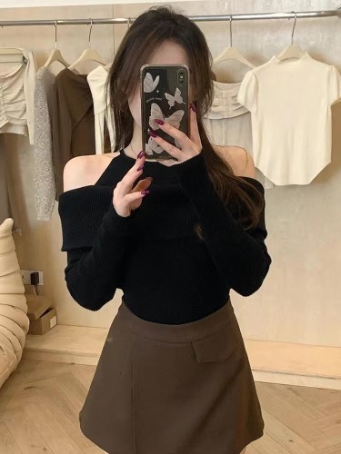 Off-shoulder halterneck long-sleeved sweater early autumn women's unique high-end popular sweater