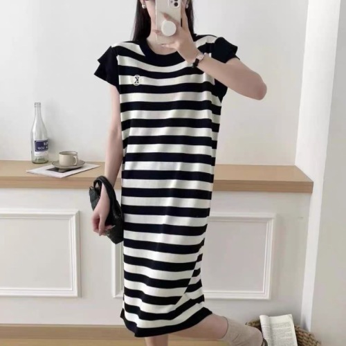 High-end puff sleeve striped 2024 summer new commuter simple knitted dress