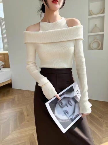 Off-shoulder halterneck long-sleeved sweater early autumn women's unique high-end popular sweater