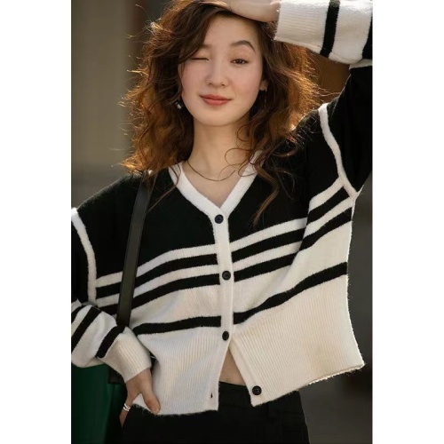 Sweater cardigan coat for women early autumn 2024 new loose lazy style striped small man street knitted top