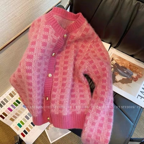 Xiaoxiangfeng knitted cardigan jacket for women spring 2024 new pink plaid sweater short petite top