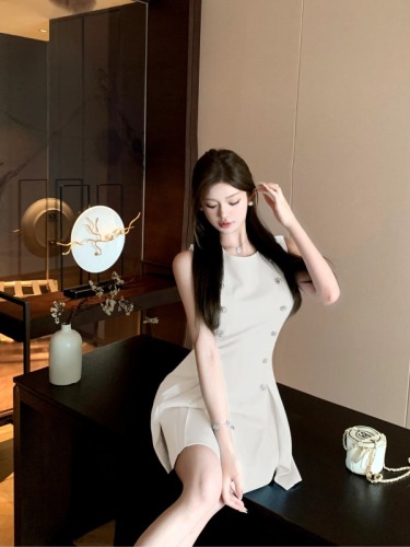 Real shot of elegant socialite Xiaoxiang style high-end sleeveless dress summer niche design double-breasted dress skirt