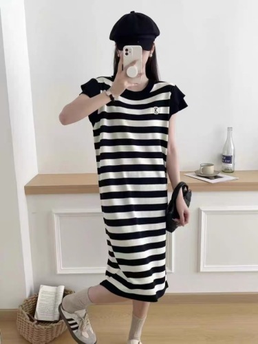 High-end puff sleeve striped 2024 summer new commuter simple knitted dress