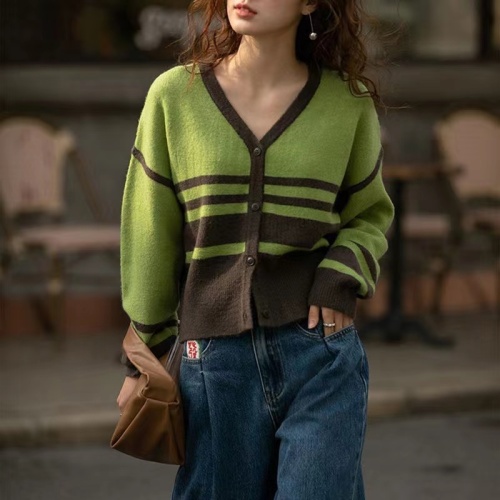 Sweater cardigan coat for women early autumn 2024 new loose lazy style striped small man street knitted top