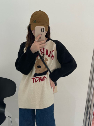 Cartoon bear letter embroidered pullover sweater for women 2024 autumn and winter new contrast color raglan long-sleeved sweater top