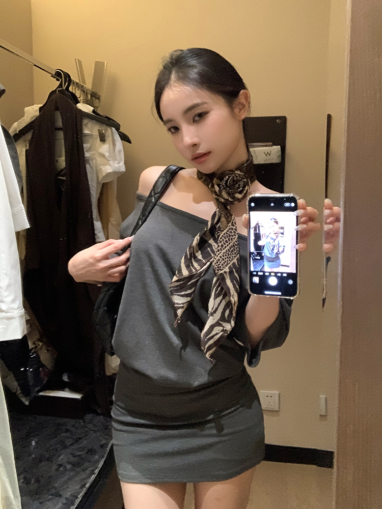 Real shot of new summer style small wild style ancient one-shoulder hottie hip-hugging off-shoulder dress for women