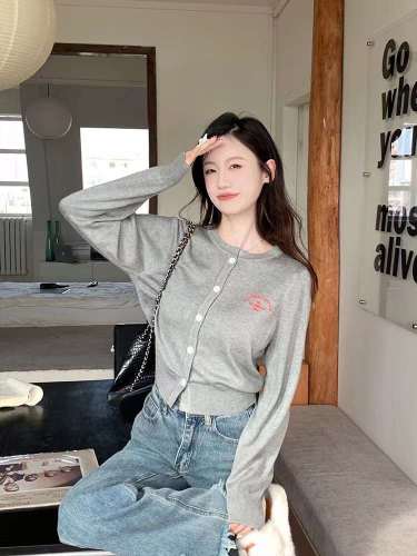 2024 new autumn style British style letter embroidery short sweater women's slim cardigan jacket top spring