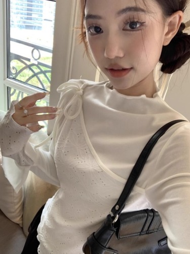 White design fake two-piece long-sleeved T-shirt for women in spring with slim-fit irregular bottoming top